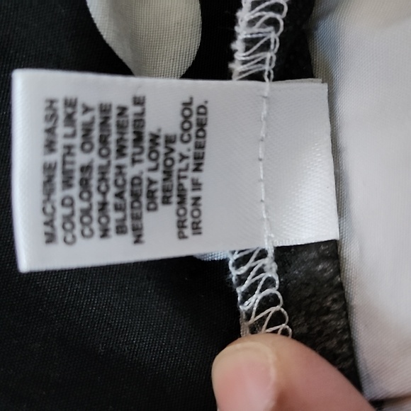 Chic Black And White Floral A-Line Skirt - Picture 4 of 5